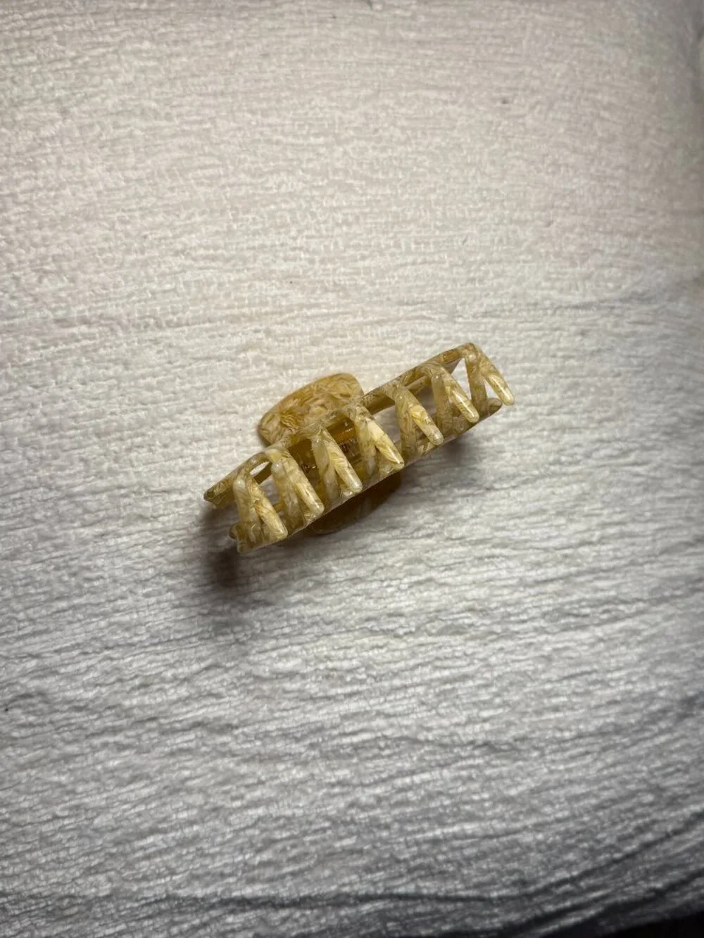 URBAN OUTFITTERS CREAM CLAW CLIP